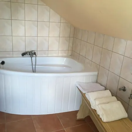 Pod Debami W Klukach Farm stay *