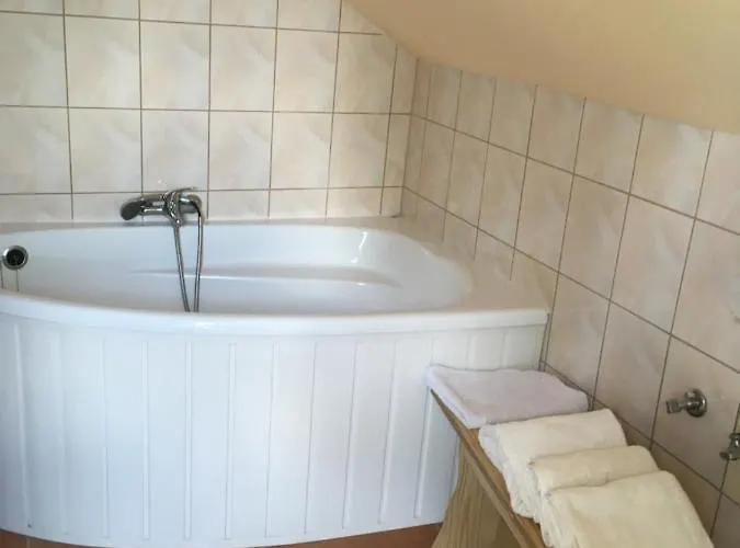 Pod Debami W Klukach 팜스테이 *